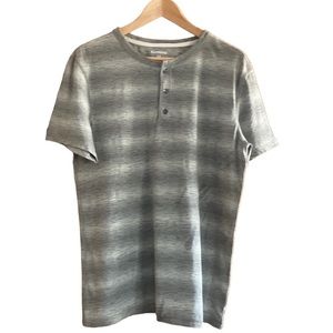 Express Henley green tee shirt medium